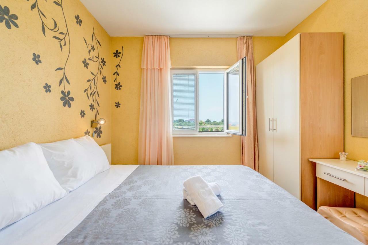 Apartments Petra Trogir Exterior photo